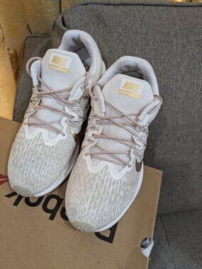 Women’s running shoes size 8.5 Nike Zoom Winflo 5 Beige Gold Great Condition